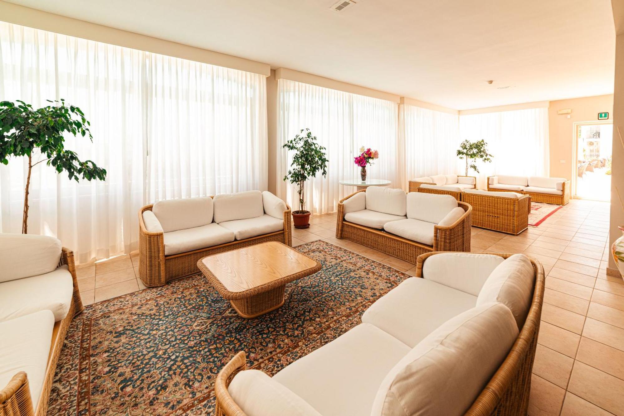 Hotel Degli Aranci Вьесте Экстерьер фото