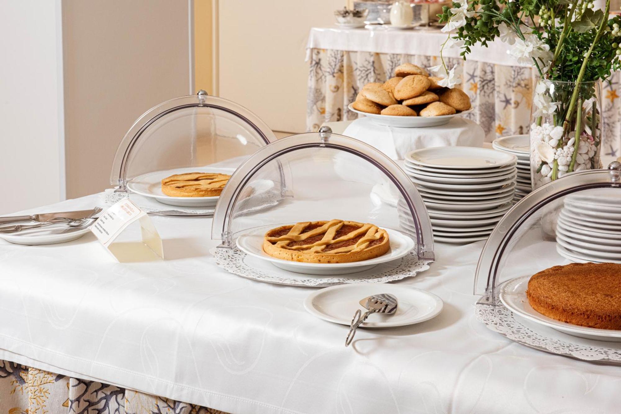 Hotel Degli Aranci Вьесте Экстерьер фото