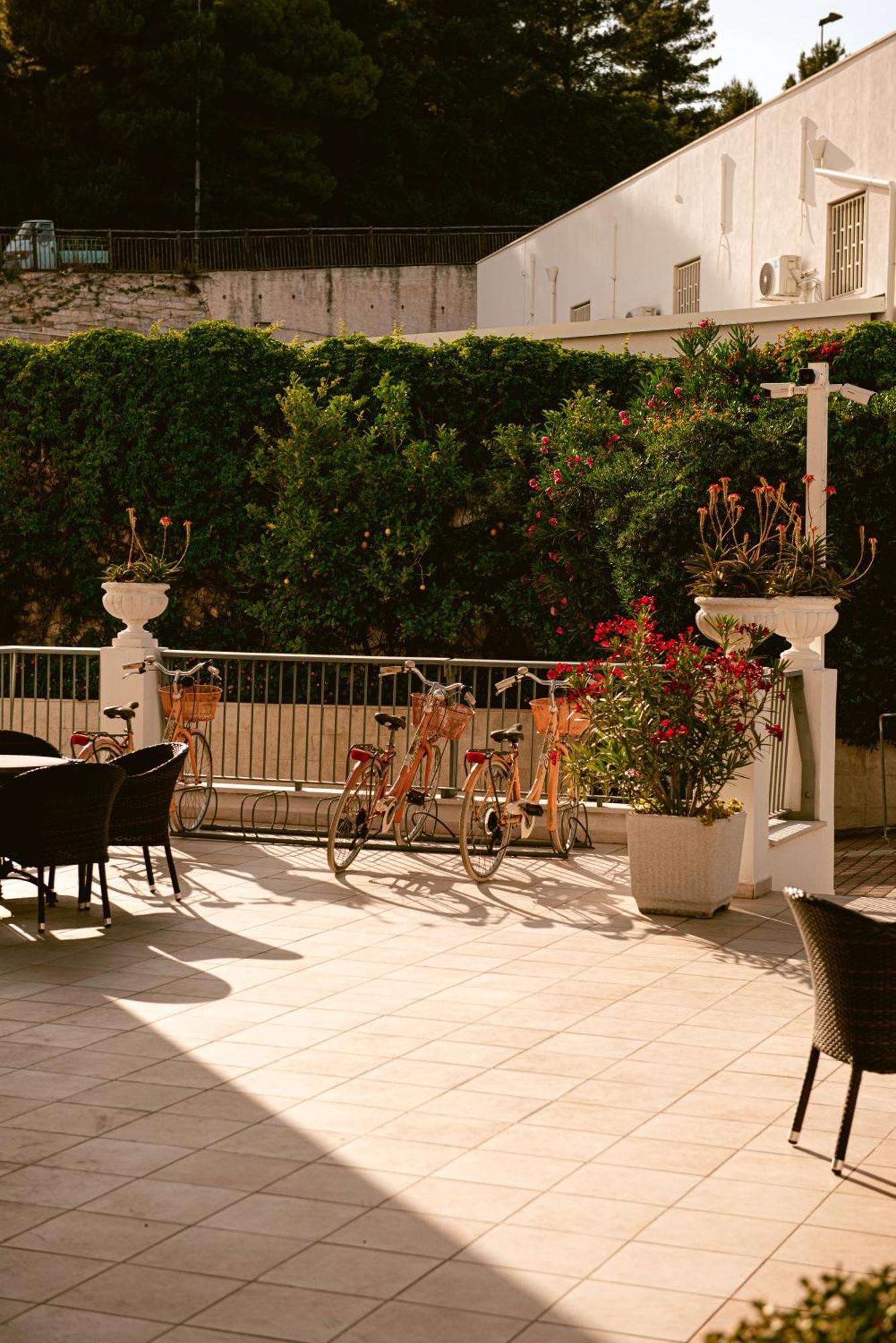 Hotel Degli Aranci Вьесте Экстерьер фото