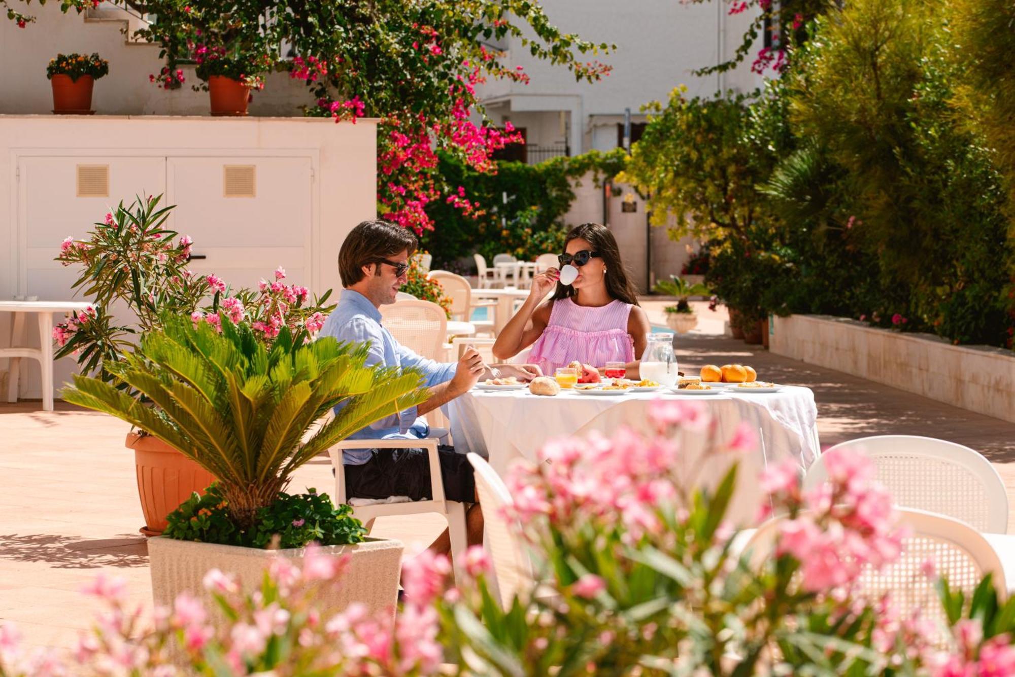 Hotel Degli Aranci Вьесте Экстерьер фото